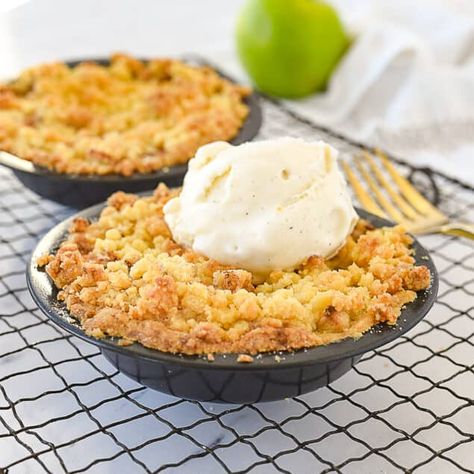 Recipes for Two Archives - Your Homebased Mom Apple Pie For Two, Easiest Apple Pie, Small Batch Recipes, Small Recipes, Mini Apple Pie Recipe, Mini Apple Pie, Fried Apple, Batch Recipes, Mini Tarts