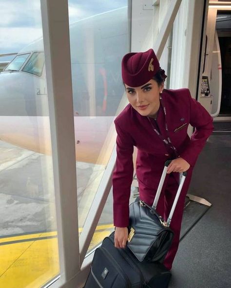 Qatar Flight Attendant, Cabin Crew Interview Outfit, Qatar Cabin Crew, Flight Attendant Interview Outfit, Stokolmo Style, Cabin Crew Aesthetic, Flight Attendant Outfit, Flight Attendant Aesthetic, Qatar Airways Cabin Crew