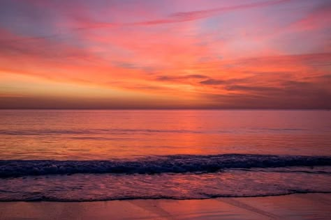 Sunset Aesthetic Landscape, Sunset Horizontal, Cool Sunset, Salisbury Beach, Aesthetic Landscape, Love Earth, Pretty Skies, Red Sunset, Aesthetic Sunset