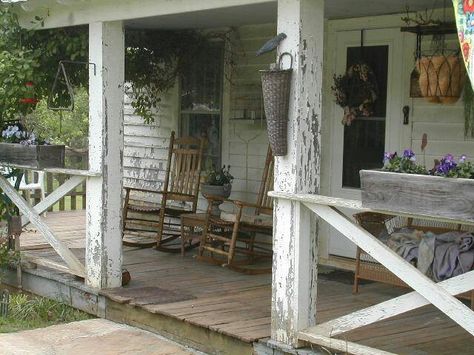 Old Country Front Porch Country Front Porches, Porch Sitting, Country Porch, Farmhouse Front Porches, Farmhouse Porch, Farmhouse Front, Old Farm Houses, Old Farmhouse, Rocking Chairs