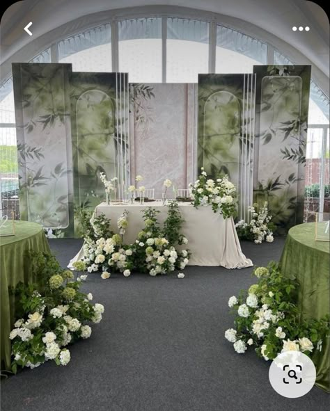 Green And White Theme Party, Green Backdrops Wedding, White And Green Themed Wedding, Forest Green And White Wedding Decor, White And Green Wedding Backdrop, Wedding Green Backdrop, Green Theme Wedding Decor, Green Wedding Backdrop, White And Green Centerpieces