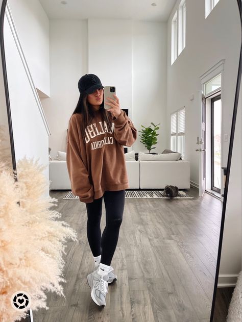 Comfy OOTD, casual outfits, everyday style | bymollylove Womens Oversized Outfits, Oversized Hoodie Winter Outfit, Oversized Sweater Outfit Casual, Oversized Sweatshirts Outfits, Leggings Oversized Sweatshirt, Hoody Leggings Outfit, Oversized Hoodie Outfit With Leggings, Cute Outfits With Oversized Hoodies, Comfy Sweatshirts Outfits