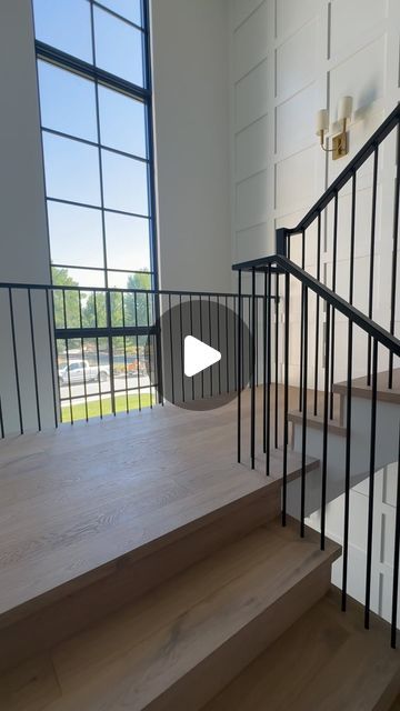 Kelly Griffiths on Instagram: "Save for later: everything you need to know about iron stair railings. Are you looking for tips on stair railings to create a modern clean stair case?  1. Avoid huge balusters. End the railings into your bottom steps.  2. Have your balusters go directly into your floor for a clean look. This is more costly but looks elegant.  3. For a most effective option consider a hand rail that can be made at a shop. (This type wouldn’t be like the one shown).   4. If you need to use shoe cleats use the smallest size possible. Sometimes this can’t be avoided due to the length. If you plan ahead extra backing can be applied during framing.  5. Tell your builder early on what you want, pictures and all of these small details.  #railing #stair #stairdesign #staircase #stairs Metal Rod Staircase, Vertical Stair Railing, Hand Rails For Stairs Modern, Rod Iron Stair Railing, Black Railing Stairs, Metal Railings Indoor, Cable Railing Interior, Iron Staircase Railing, Steel Stair Railing