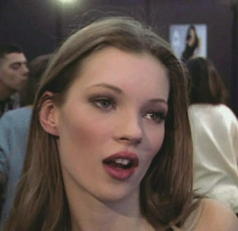 Kate Miss Makeup, Kate Moss 90s Makeup, Kate Moss Eye Makeup, 90s Supermodels Makeup, Kate Moss Makeup, Tired Eyes Makeup, Tired Makeup Look, 90s Supermodel Makeup, 90s Eye Makeup