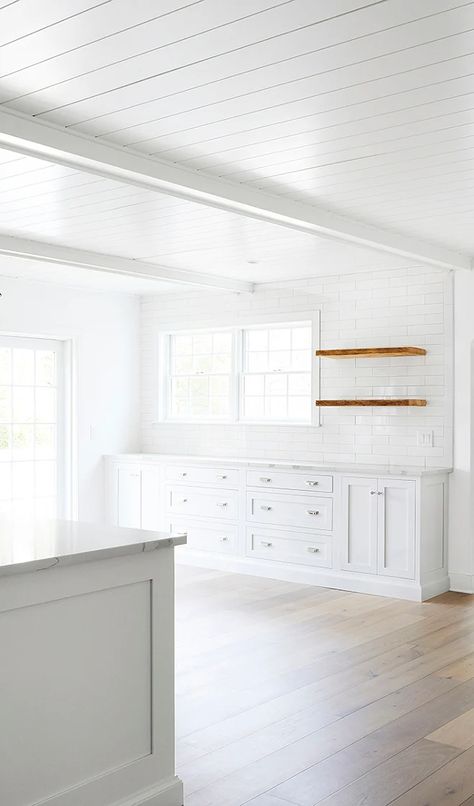 Choosing the right whole house paint color can seem like a daunting task, but these popular paint colors will make choosing the right one a breeze! Farmhouse Kitchen Colors, Farmhouse White, House Paint Interior, Grey Dining Room, Cabinet Paint Colors, White Paint Colors, Paint Design, White Modern Kitchen, Interior Paint Colors