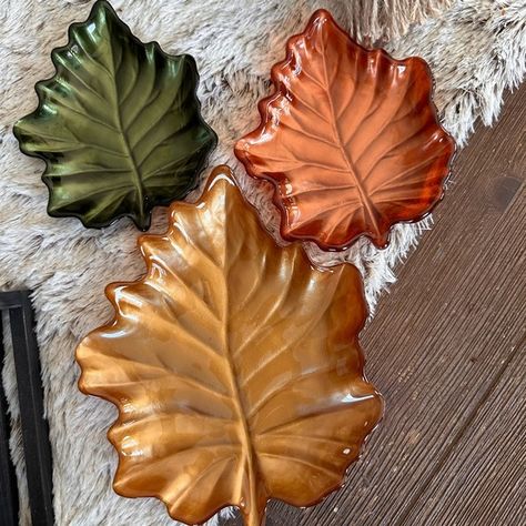 Glass decorative farmhouse leaf home decor plates Leaf Home Decor, Farmhouse, Glass, Jewelry Watches, Outfit Inspo, Accessories Vintage, Jeans Shoes, Styling Tips, Designer Clothing