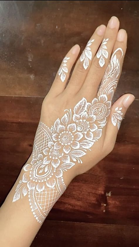 White Mehndi Designs, Henna Pengantin, White Henna Tattoo, White Henna Designs, Henna Wedding, Indian Henna, Henna Ideas, Hand Doodles, White Henna