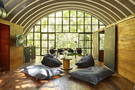 Arca is a gorgeous arched retreat in the Brazilian rainforest Brazil Design, Quonset Homes, Quonset Hut Homes, Arched Cabin, Hut House, Quonset Hut, Earthship Home, Arch House, Earthship