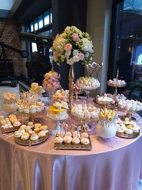 Sweet Table Quinceanera, Round Table Dessert Table, Garden Theme Candy Table, Sweet Table Set Up Ideas, Wedding Cake Tables Ideas Elegant, Desert Table Setup, Elegant Candy Table Ideas, Elegant Buffet Table Ideas, Elegant Wedding Food Stations Dessert Tables