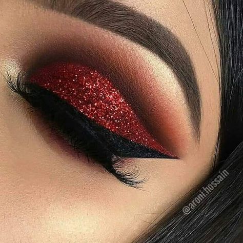 Red Eyeshadow Makeup, Red Eyeshadow Look, Eyelid Primer, Make Up Mata, Red Makeup Looks, Vampire Ball, Mauve Makeup, Quinceanera Makeup, Shadow Ideas