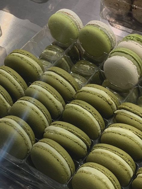 Matcha Macarons, Green Inspo, Macarons Recipe, Mint Aesthetic, Mint Green Aesthetic, Sage Green Wallpaper, Dessert Spread, Matcha Recipe, French Pastry