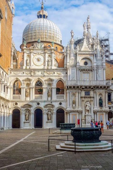 Venice Pictures, Doge Of Venice, Palazzo Ducale, Neoclassical Architecture, European Architecture, Amazing Buildings, Commercial Architecture, Rome Travel, Tuscany Italy