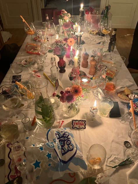 Birthday Dinner Party Food Ideas, Witchy Dinner Party, Prom Table Decorations, Table Setting Birthday, Aesthetic Table Setting, Aesthetic Dining Table, Saltburn Party, Diy Table Design, Graduation Table Decor