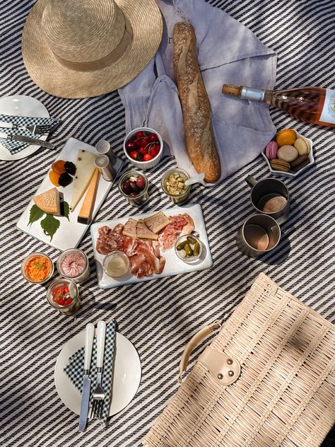 Where to Have a Picnic in Paris - wit & whimsy Paris Picnic, A Picnic, Amelie, Paris, Black And White, Collage, Pins