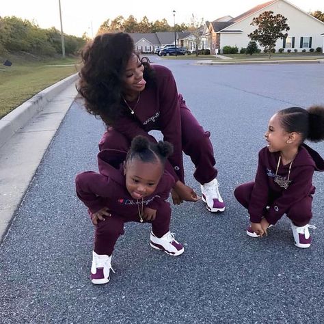 Mommy Daughter Outfits, Kids Goals, Burgundy Hoodie, Mother Daughter Outfits, Future Mommy, Moms Goals, Mommy Goals, Mommy Daughter, Mommy Baby