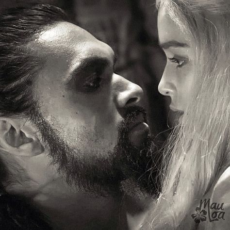 Jason Momoa and Emilia Clarke Emilia Clarke Jason Momoa, Khal And Khaleesi, My Sun And Stars, Hayley And Klaus, Tyrion Lannister, Sansa Stark, Mother Of Dragons, House Of Dragons, Sun And Stars