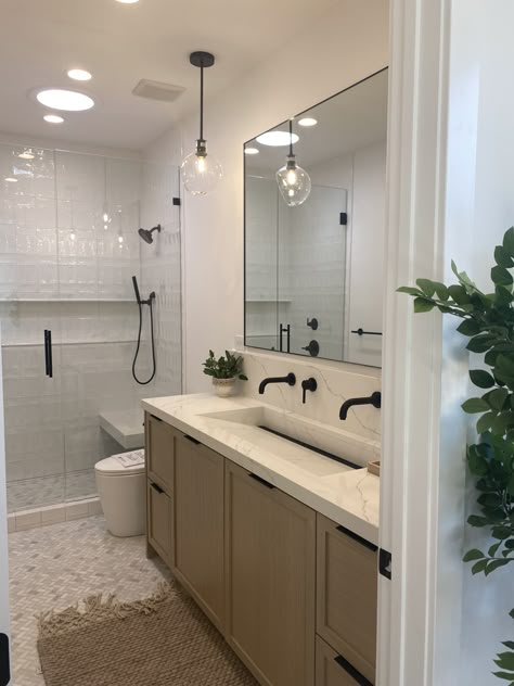 Makeup In The Bathroom, Bathroom Remodel Organic Modern, Espresso Bathroom Ideas, Bathroom Remodel Aesthetic, Small Master Bath With Closet, Guest Bathroom Aesthetic, Bathroom Aesthetic Minimalist, Minimal House Design Interior, Aesthetic Modern Bathroom