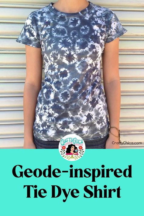 How to Make a Tie Dye Geode Shirt #tiedye #geode #howto How To Make A Tie, Latina Style, Make A Tie, How To Tie Dye, Tie Dye Techniques, Shibori Tie Dye, Plastic Table Covers, Latina Fashion, Tie Dye Shirt