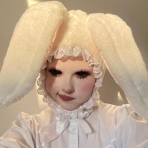 Porceline Doll Makeup, Odd Outfits, Morute Makeup, Makeup Doll, Unconventional Art, Bunny Beauty, Dollcore Makeup, Doll Makeup Look, Bunny Makeup