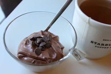 Greek Yogurt Chocolate Pudding Snack - The Busy Baker Greek Yogurt Chocolate, Greek Yogurt Dessert, Easy Chocolate Pudding, Healthy Chocolate Pudding, Chocolate Pudding Desserts, Yogurt Chocolate, Chocolate Greek Yogurt, Healthy Pudding, Low Cal Dessert