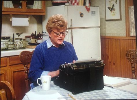 Jessica Fletcher at home on her typewriter , writing her books. Jessica Fletcher Fashion, Lady Etiquette, Character Roles, Typewriter Writing, Jessica Fletcher, Cabot Cove, Mystery Show, Uk Actors, Character Role