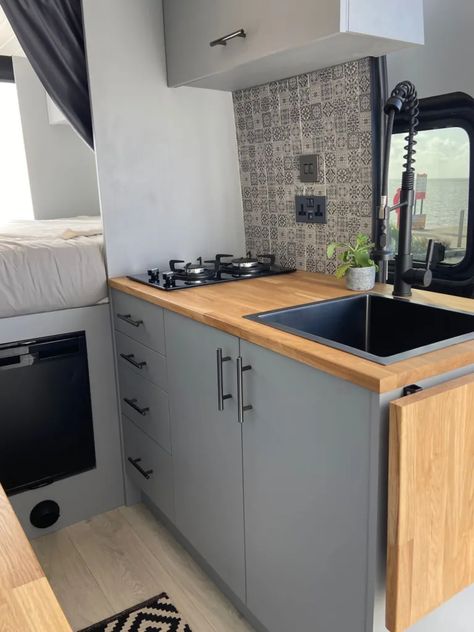 Iveco Daily Camper, Cement Kitchen, Eccentric Kitchen, Caravan Interior Makeover, Trailer Inspiration, Campervan Kitchen, Camper Van Kitchen, Rv Interiors, Van Kitchen