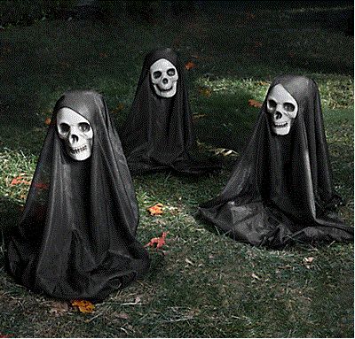 Halloween Reaper, Diy Halloween Decorations Outdoor, Scary Halloween Decorations Outdoor, Halloween Diy Outdoor, Halloween Decorations Outdoor, Halloween Outside, Fairy Halloween Costumes, Homemade Halloween Decorations, Halloween Tombstones