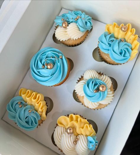 Winnie Pooh birthday treat ideas 💡🩵🍯 #winnie #winniethepooh #birthday #kidsbirthdayparty #winniepoohparty #winniepoohparty Pooh Cupcakes Ideas, Winnie The Pooh Cupcakes Ideas, Birthday Treat Ideas, Winnie The Pooh Cupcakes, Pooh Cupcakes, Cinderella Cupcakes, Yellow Cupcakes, Easy Frosting, Bear Cupcakes