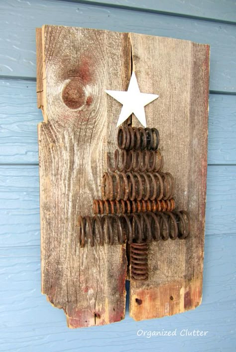 Welding Crafts Home Decor, Spring Christmas Tree, Bed Spring Crafts, Bed Spring, Aluminum Ornaments, Spring Tree, Bed Springs, Primitive Christmas, Christmas Wood