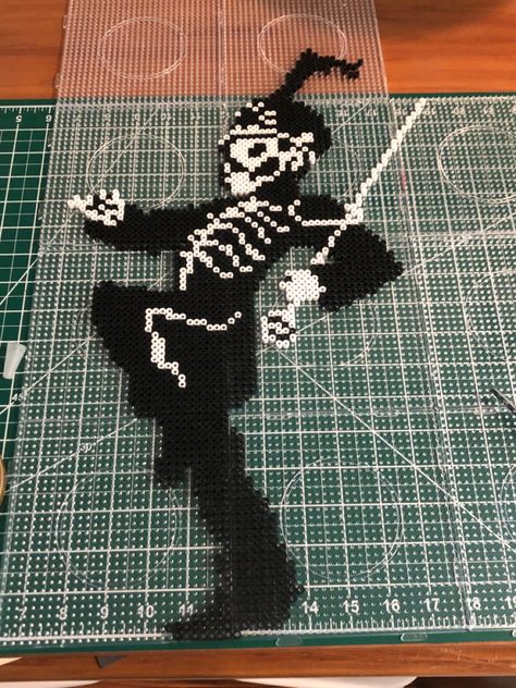 Band Pearler Beads, Perler Beads Ideas Horror, Mcr Pixel Art, Helluva Boss Perler Beads, My Chemical Romance Perler Beads, Knife Perler Bead Patterns, Korn Perler Beads, Emo Perler Beads, Pierce The Veil Perler Beads