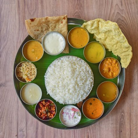 South Indian Veg Thali, Satvik Food, South Indian Thali, Platter Food, Indian Masala, Food Traditional, Food Fest, Good Evening Greetings, Evening Greetings