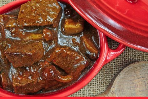 Flemish beef stew is Belgium's national dish, and it's no wonder. The stew features tender and hearty beef, smothered in a full-bodied sauce made with Flemish Beef Stew, Rich Beef Stew, French Beef Stew, Gourmet Pastries, The Stew, Slow Cooked Beef, National Dish, Cooking For Two, Culinary School