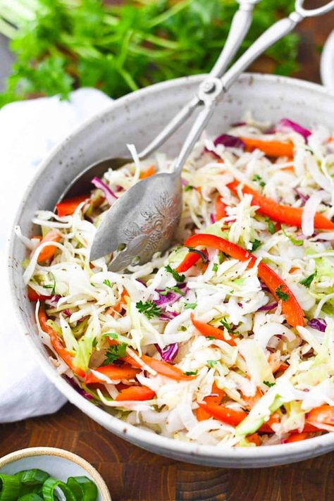 Oil And Vinegar Coleslaw, Vinegar Slaw, Pepper Slaw, Traditional Coleslaw Recipe, Grilled Hamburgers, Healthy Holiday Sides, Vinegar Coleslaw, Pork Barbecue, Bbq Pork Sandwiches