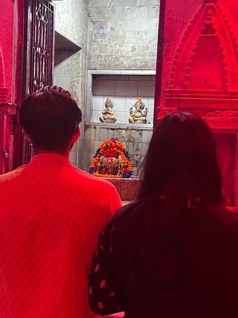 Aesthetic Couple Picture Temple Date Aesthetic Couple, Couple At Temple, Temple Couple, Aesthetic Couple Pictures, Funny Snapchat Pictures, Funny Snapchat, Best Friend Pictures Tumblr, Aesthetic Couple, Snapchat Picture