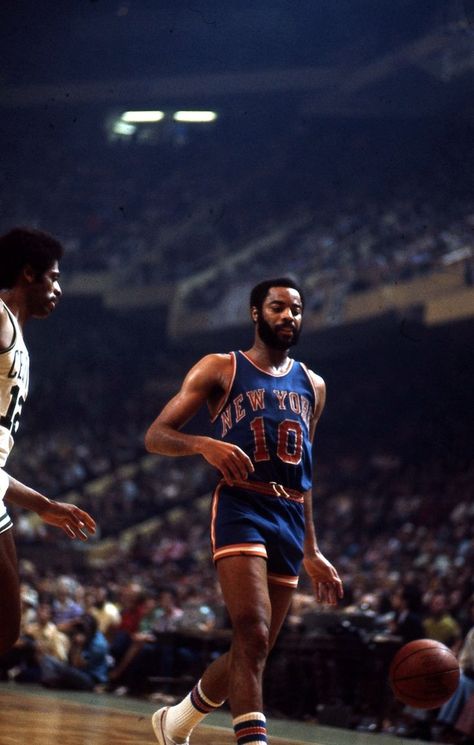 Clyde Frazier, Walt Frazier, Nba Superstars, Famous Athletes, Basketball Memorabilia, Knicks Basketball, Wilt Chamberlain, Nba History, Sporting Legends