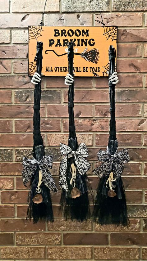 Halloween broom parking sign Witch Broom Storage, Broom Display Ideas, Witches Broom Halloween Decor, Halloween Broom Parking, Halloween Broom Decorations, Witches Broom Decor, Broom Parking Sign Halloween Witches, Halloween Broom Diy, Diy Witch Broom Decoration