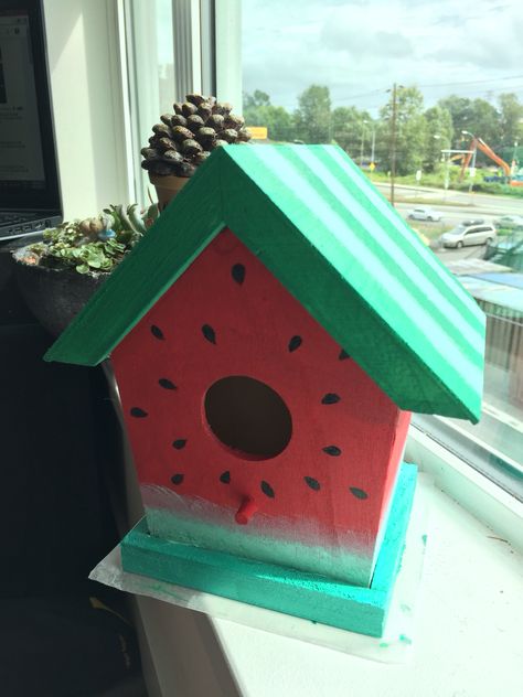 Bird Houses Painted Easy, Birdhouse Painting Ideas Easy, Painting Birdhouses Ideas Simple, Brid House, Watermelon Decorations, Painted Birdhouses, Bird House Plans Free, Watermelon Painting, Birdhouse Projects