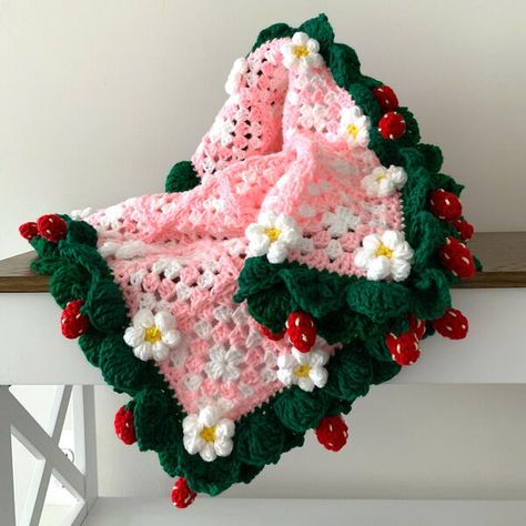 Strawberry Blanket Border Strawberry Shortcake Crochet Blanket, Strawberry Granny Square Blanket, Crochet Strawberry Blanket, Strawberry Crochet Blanket, Strawberry Crochet Pattern, Strawberry Border, Cute Crochet Blanket, Strawberry Blanket, Blanket Border