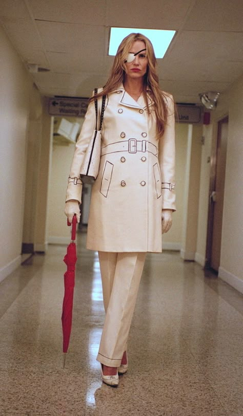 Kill Bill - Elle Driver White Trench Coat Kill Bill Costume, Elle Driver, Kill Bill Movie, Kill Bill Vol 1, Daryl Hannah, Female Villains, Villain Costumes, Lacey Chabert, Glenn Close