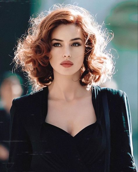 Monica Bellucci, Red Hair, A Woman, Hollywood, Hairstyles, Actresses, Make Up, Actors, Blazer