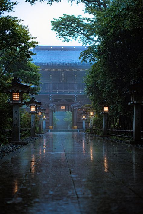 Path to the Akihasan Shrine in Shizuoka by Hure2139 The post Path to the Akihasan Shrine in Shizuoka appeared first on Alo Japan. Shizuoka Japan Wallpaper, Shizuoka Japan, Japan Off The Beaten Path, Shrines In Japan, Japanese Forest Shrine, Abandoned Shrine Japan, Japanese Photography, Shizuoka, Japan Aesthetic