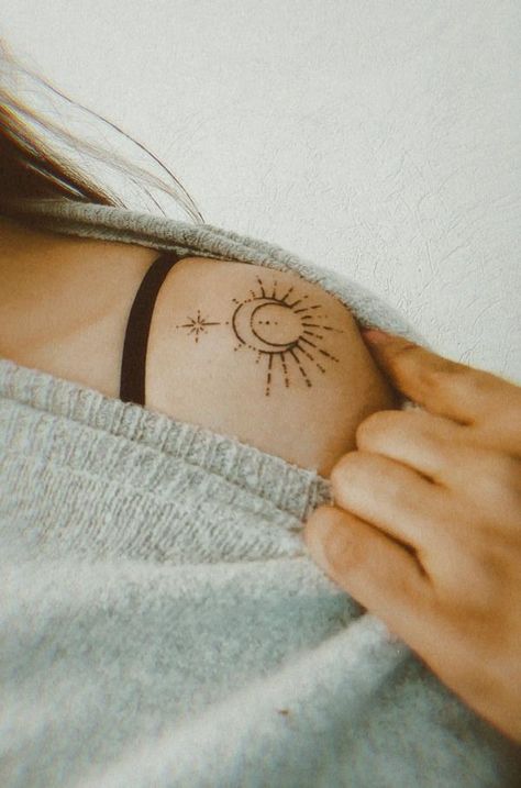 Sun And Moon Tattoos, First Tattoo Ideas, Tattoo Sonne, Luna Tattoo, Meaning Art, Front Shoulder Tattoos, Moon Sun Tattoo, Small Girly Tattoos, Horoscope Tattoos