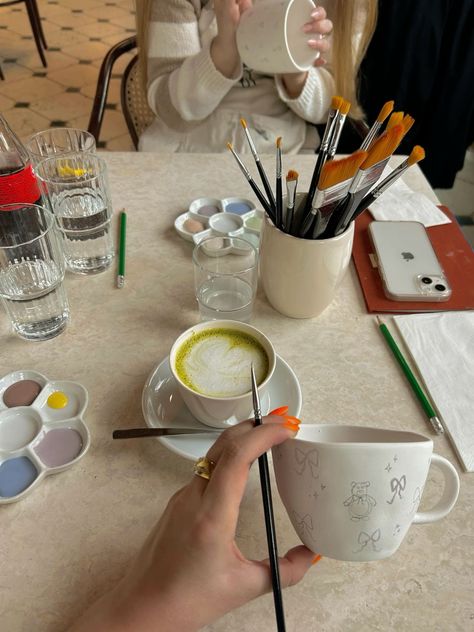 Spice Up Your Date Night with These Easy Clay Ideas Indoor Dates Ideas, Painting Pottery Date, Making Pottery Aesthetic, Mug Painting Aesthetic, Pottery Date Aesthetic, Pottery Painting With Friends, Couple Pottery Painting Ideas, Painting Pottery Aesthetic, Painting Date Aesthetic