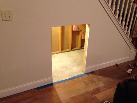 Under The Stairs Dog House, Ideas Under The Stairs, Stairs Dog House, Dog Under Stairs, Dog House Inside, Cheap Dog Houses, Under Stairs Dog House, Room Under Stairs, Space Under Stairs