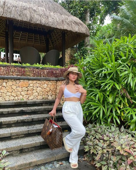 Slides Outfit Women, Ry Velasco, Breakfast Outfit, Beach Breakfast, Nike Slides Outfit, Beach Girl Outfits, Slides Outfit, Outfits For Mexico, Summer Poses