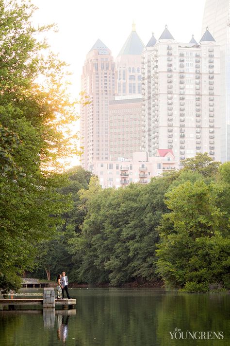 Piedmont Park Engagement Photos, Piedmont Park Engagement Pictures, Atlanta Photoshoot, Outdoor Engagement Pictures, Piedmont Park Atlanta, Atlanta Engagement Photos, Engagement Outfits Summer, Piedmont Park, Engagement Pic