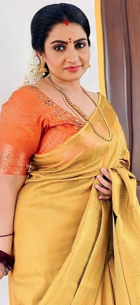 Sujitha Dhanush, Serial Actress, Arabian Beauty Women, Indian Actress Hot Pics, Beautiful Smile Women, Indian Beauty Saree, Beauty Women, Saree, On Twitter