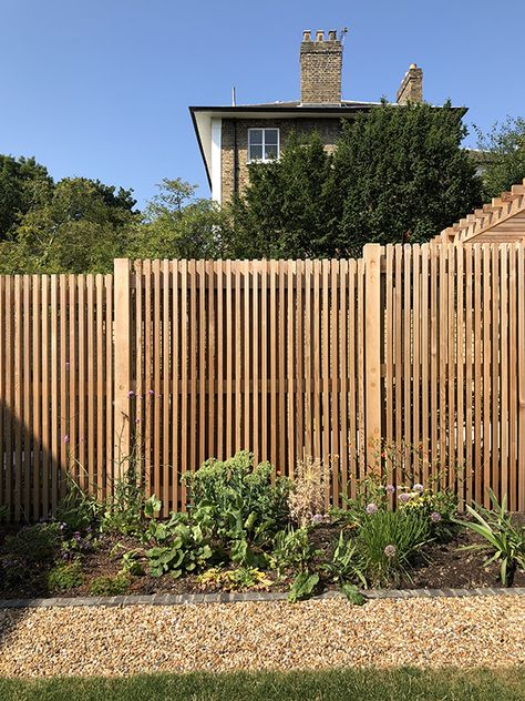 Two gardens & two studios — Francisco Sutherland Architects Decorative Fencing Ideas, Tall Garden Fence With Gate, Back Garden Fence, Scandinavian Fence, Slatted Garden Fence, Wood Slat Fence, Vertical Fence Ideas, Belgian Fence Espalier, Privacy Fence Tall