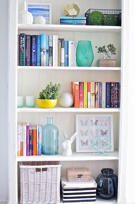 UHeart Organizing: Bookshelf Styling Tips | IHeart Organizing | Bloglovin’ Colonial Apartment, Shelves Alcove, White Book Shelf, Shelves Hallway, Shelves Styling, Shelves Nursery, Shelves Bedroom, Styling Bookshelves, Home Office Shelves