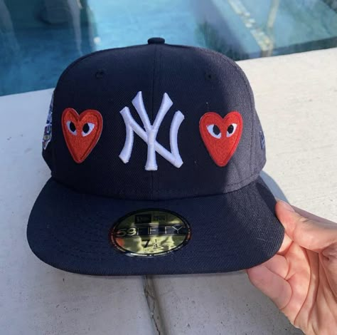 #aesthetic #hats #fashion #custom #nyc Nyc Hats Aesthetic, Fitted Hats Custom, Fitted Hats Design Ideas, Dope Hats Swag, Cool Hats Aesthetic, Custom Clothes Streetwear, Fitted Caps Aesthetic, Ny Fitted Hat, Street Wear Hats